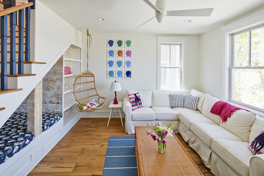 The Big Easy living room with children's silhouettes on wall